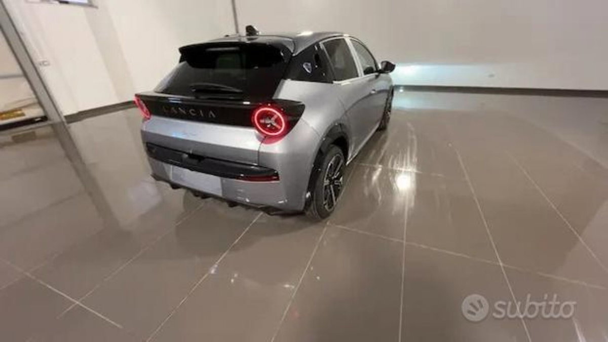 Lancia Ypsilon 1.2 mhev Edizione Limitata Cassina e-dct (2)