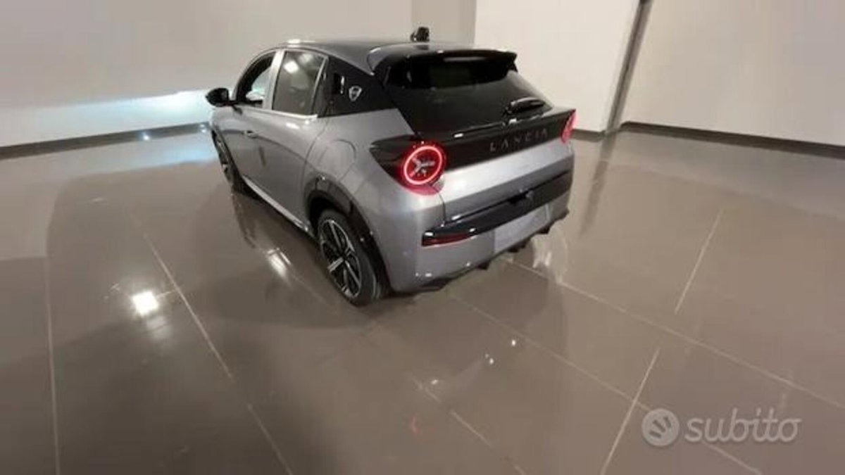 Lancia Ypsilon 1.2 mhev Edizione Limitata Cassina e-dct (3)