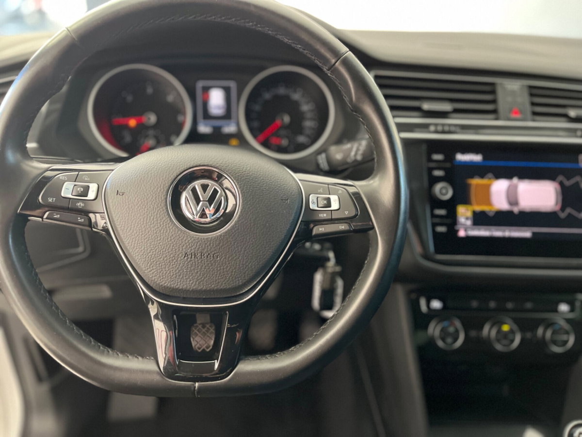 Volkswagen Tiguan 1.6 TDI SCR Business BlueMotion Technology (14)