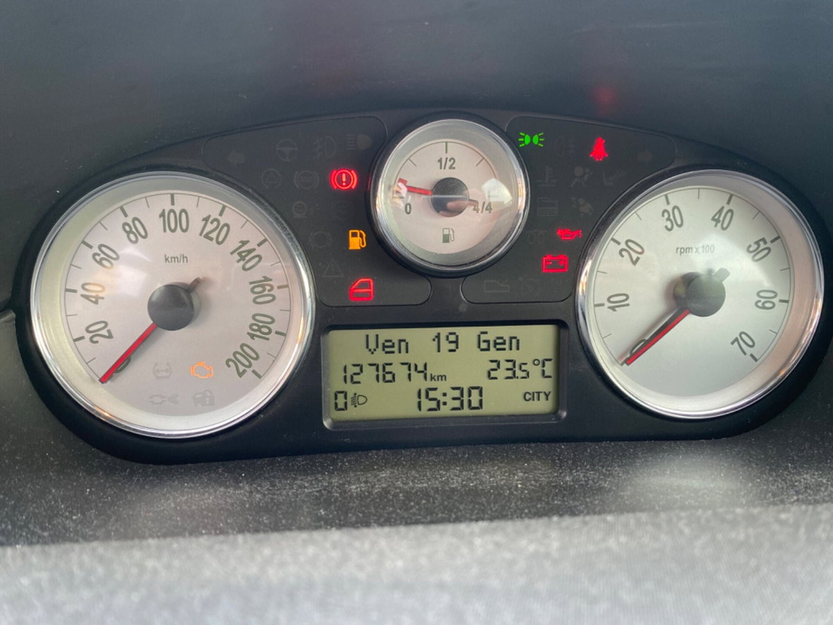 Lancia Ypsilon 1.2 69 CV Unyca (11)