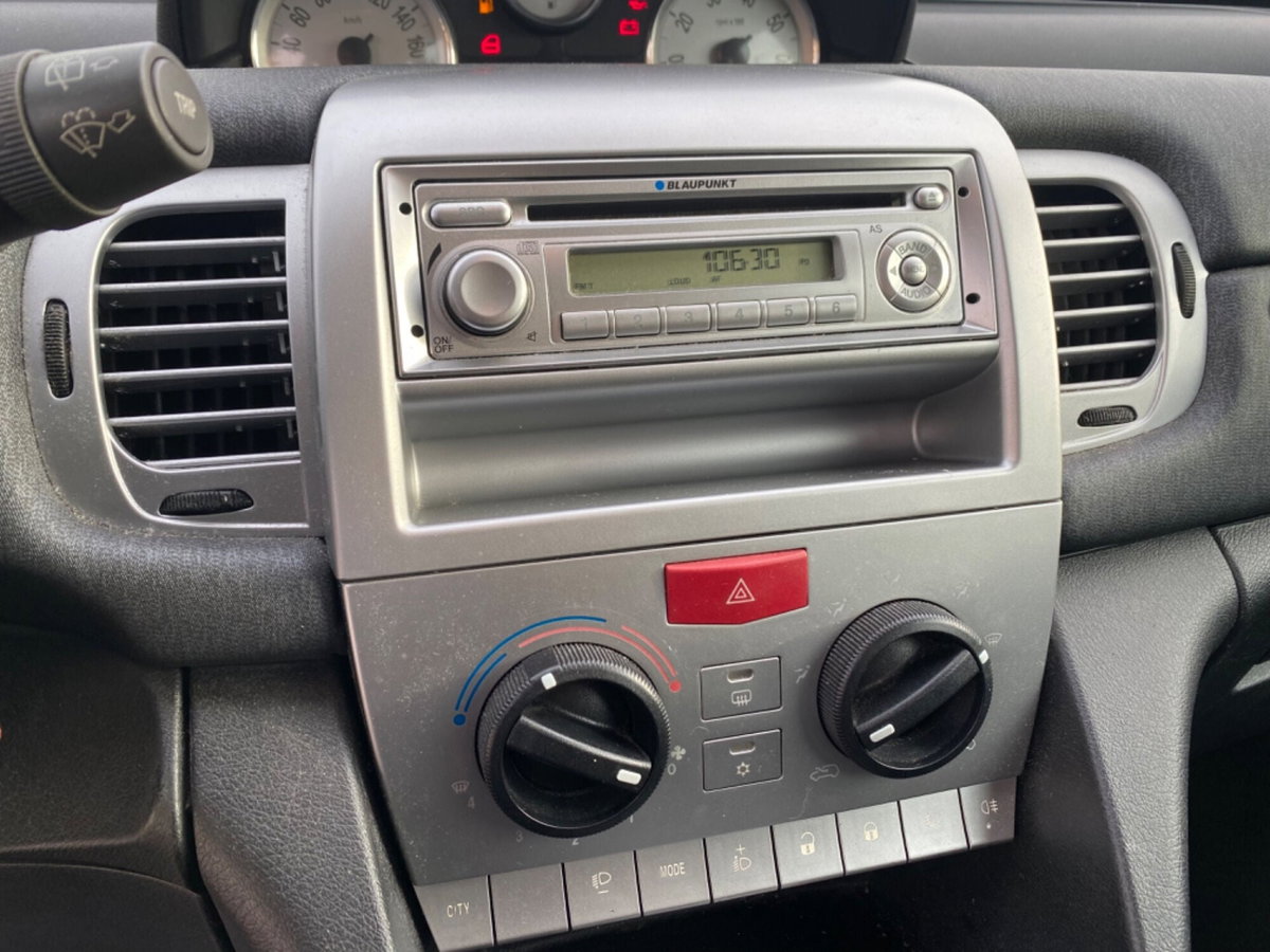Lancia Ypsilon 1.2 69 CV Unyca (12)