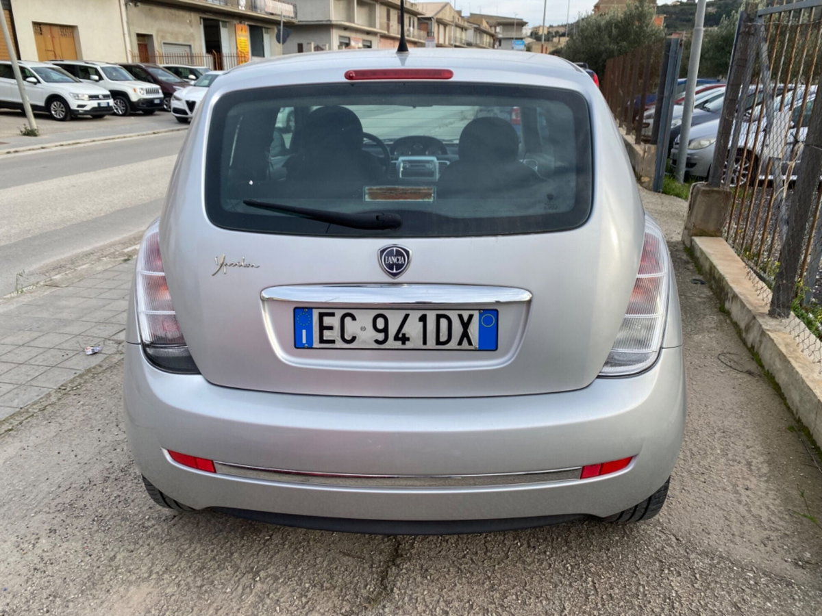 Lancia Ypsilon 1.2 69 CV Unyca (6)