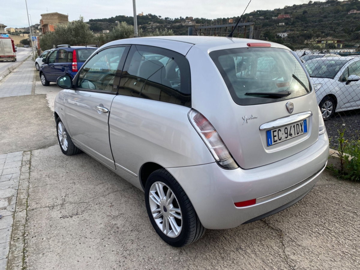 Lancia Ypsilon 1.2 69 CV Unyca (7)