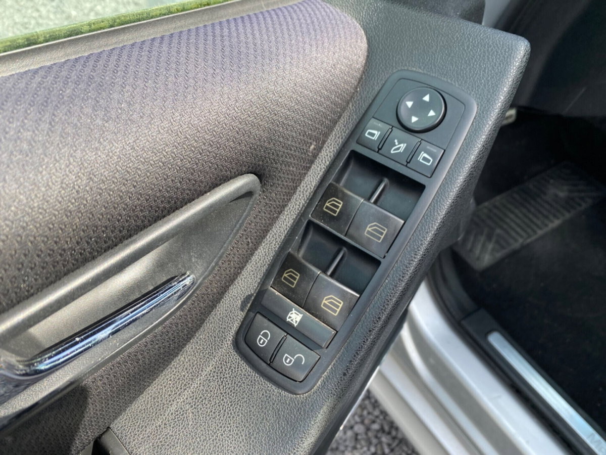 Mercedes-Benz Classe B 200 CDI Sport (10)