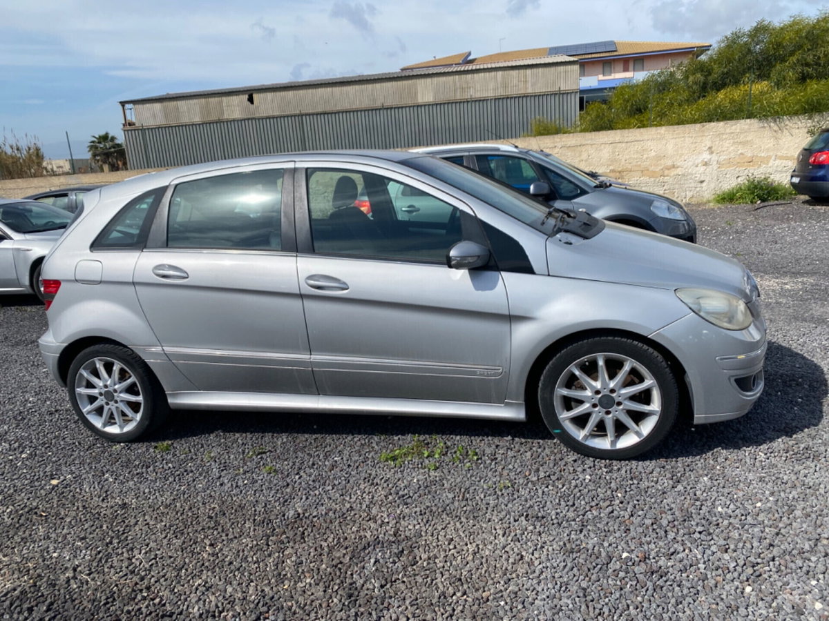 Mercedes-Benz Classe B 200 CDI Sport (4)