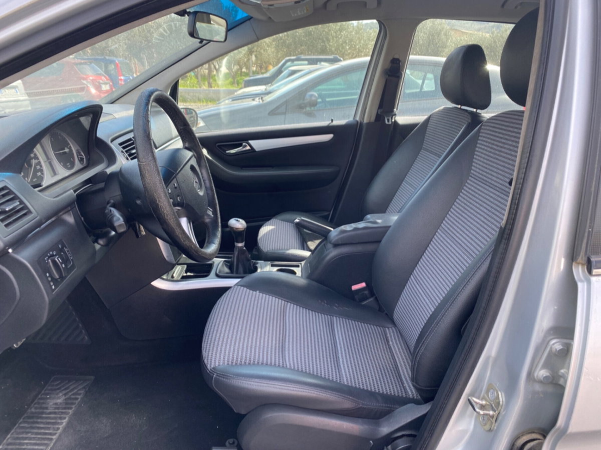 Mercedes-Benz Classe B 200 CDI Sport (9)