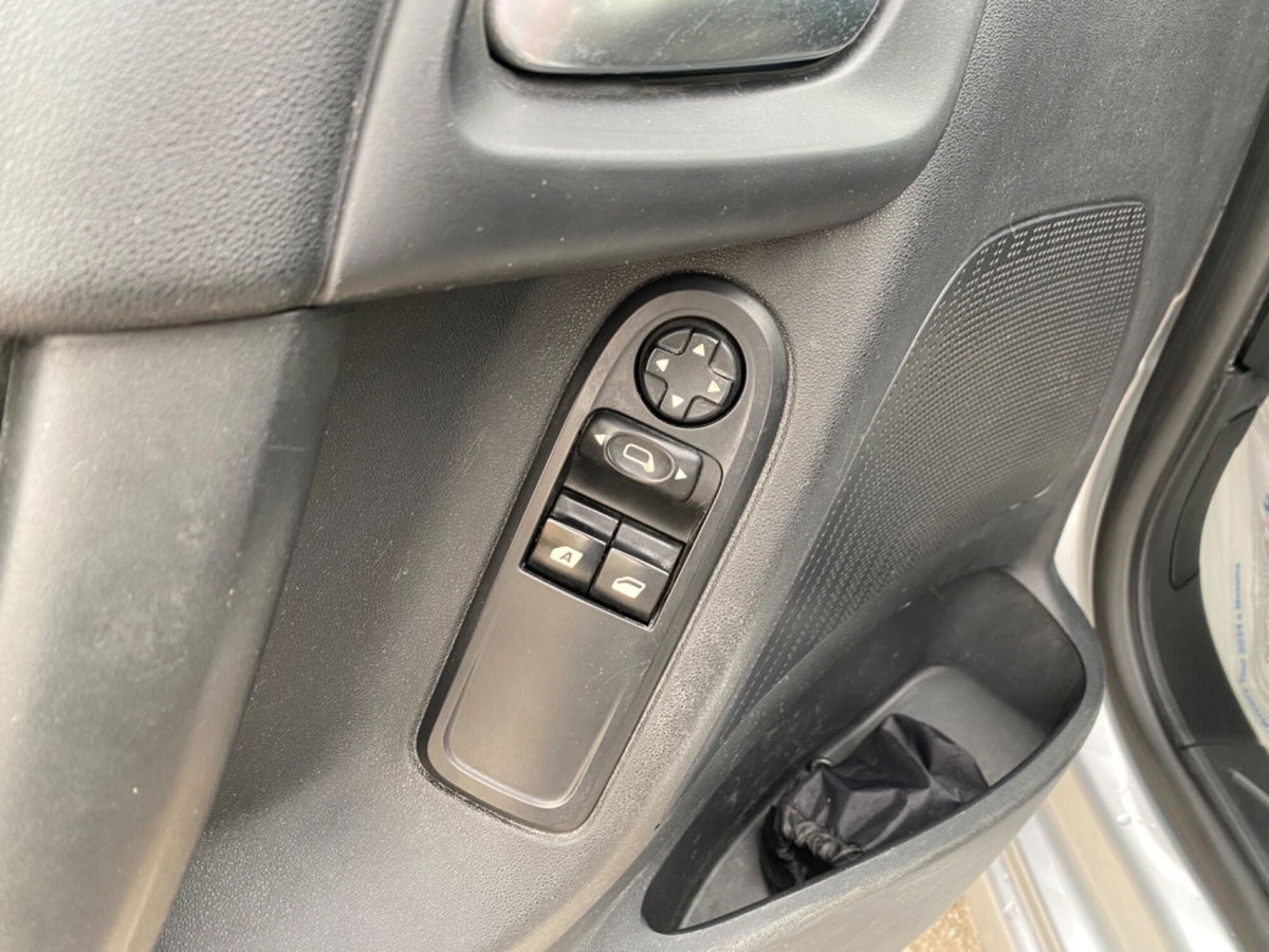 Citroen C3 1.4 VTi 95 GPL airdream Seduction (9)
