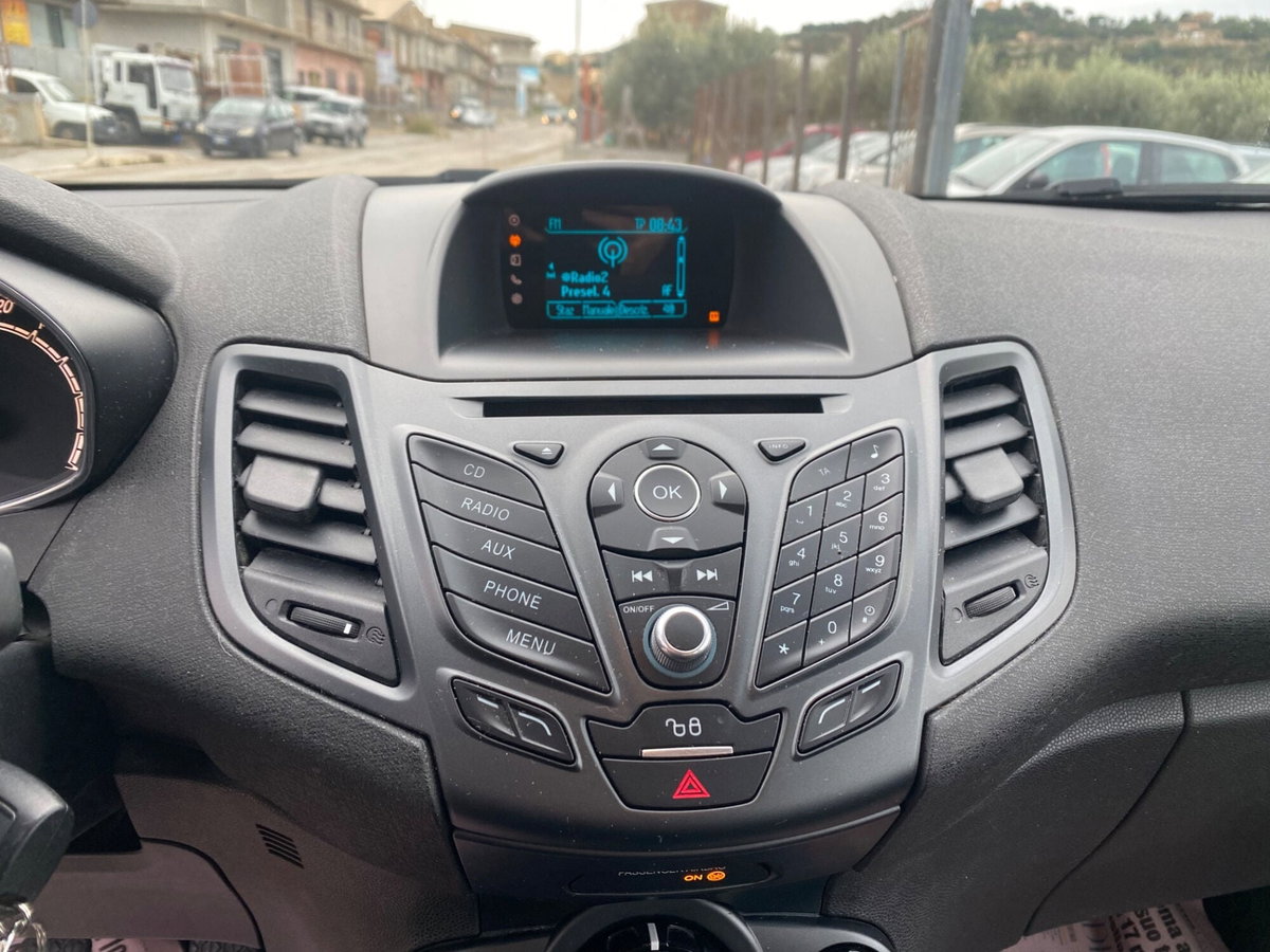 Ford Fiesta 1.5 TDCi 75CV 5 porte (11)