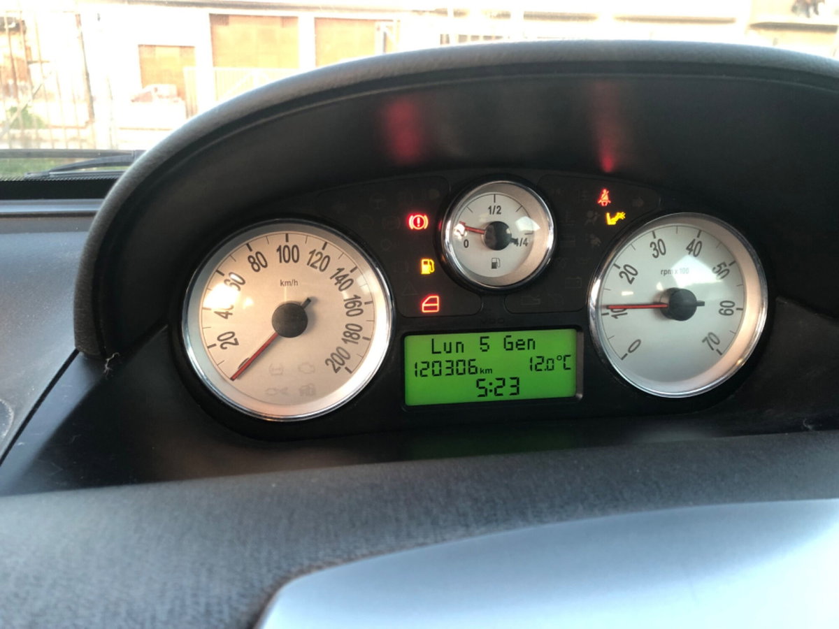 Lancia Ypsilon 1.2 Argento (10)
