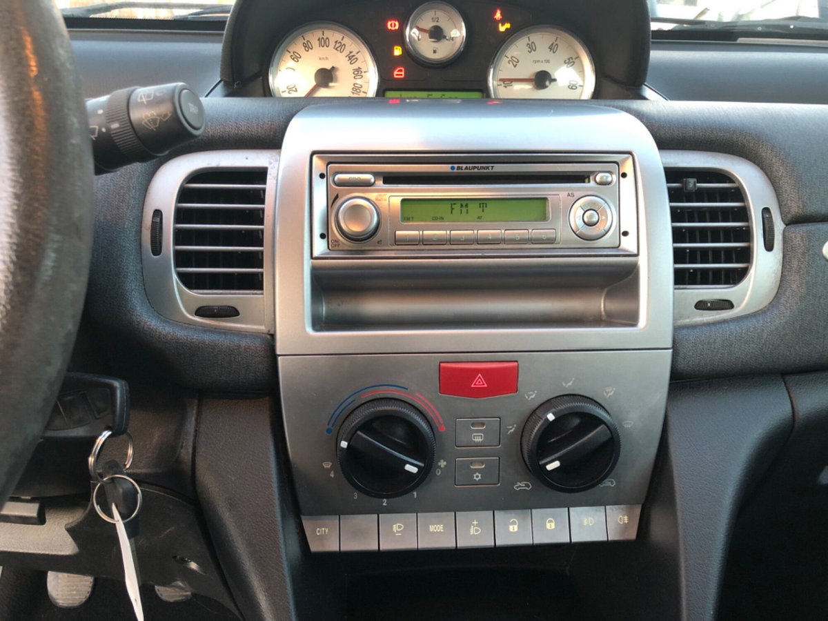Lancia Ypsilon 1.2 Argento (11)