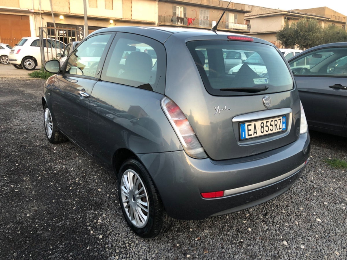 Lancia Ypsilon 1.2 Argento (2)
