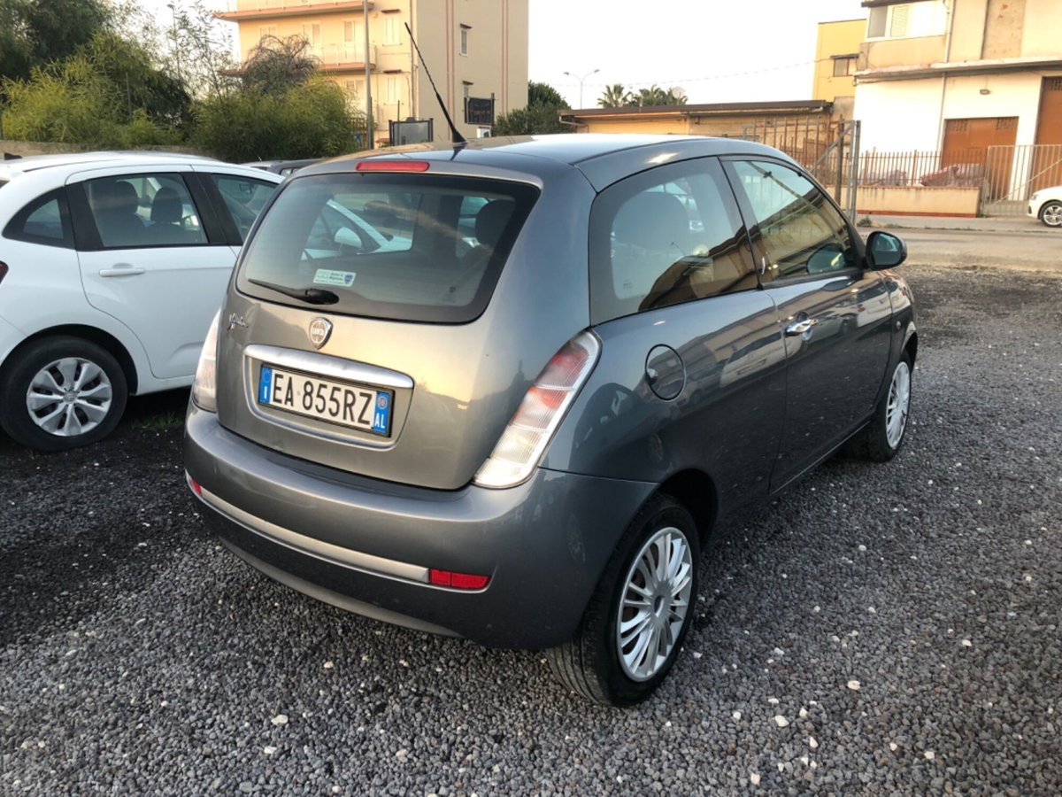 Lancia Ypsilon 1.2 Argento (4)