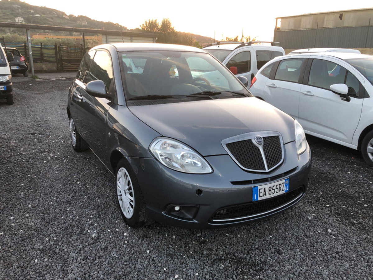 Lancia Ypsilon 1.2 Argento (5)