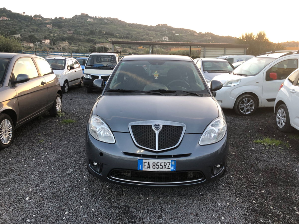 Lancia Ypsilon 1.2 Argento (6)