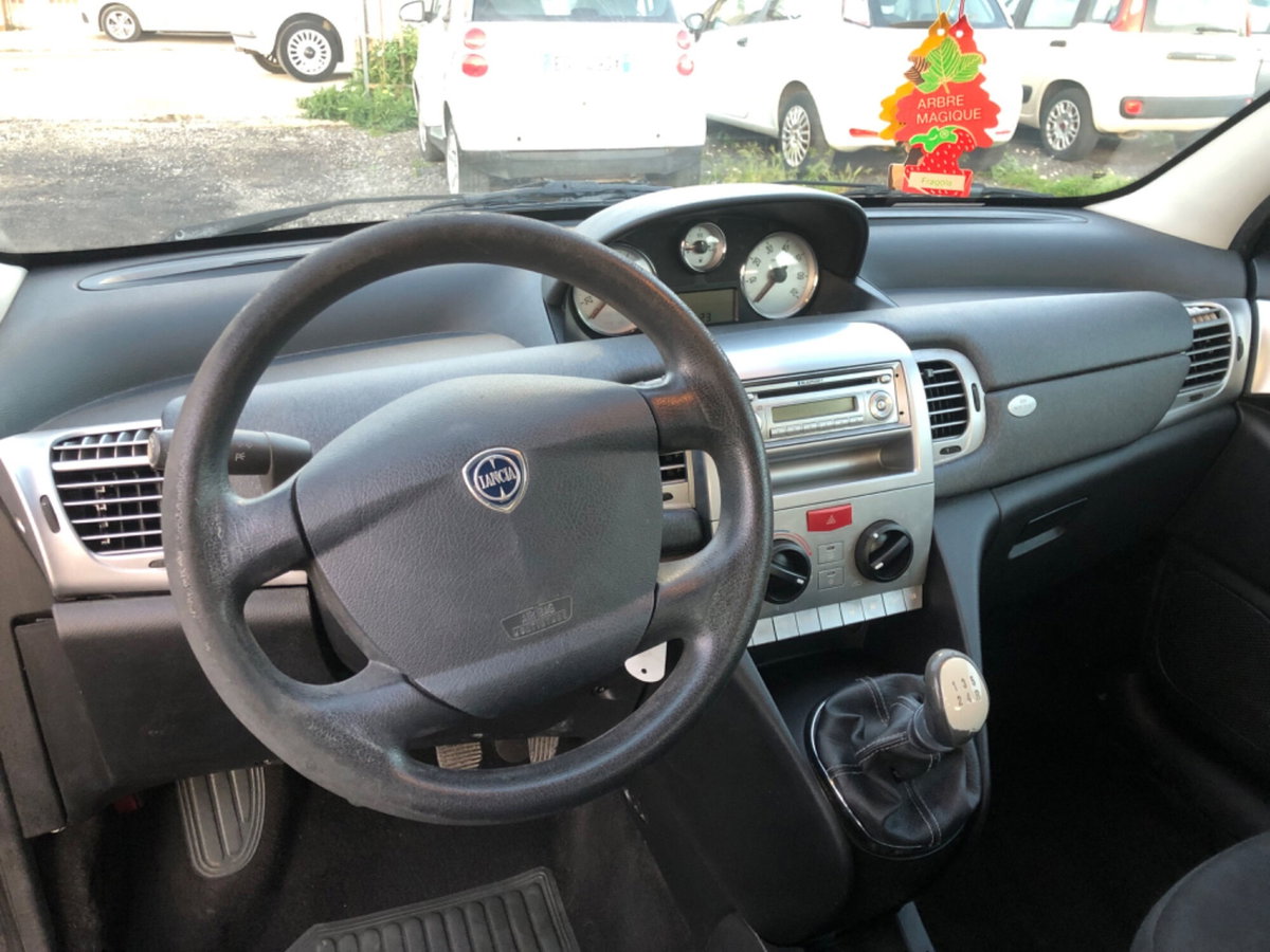 Lancia Ypsilon 1.2 Argento (8)