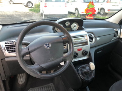 Lancia Ypsilon 1.2 Argento (8)