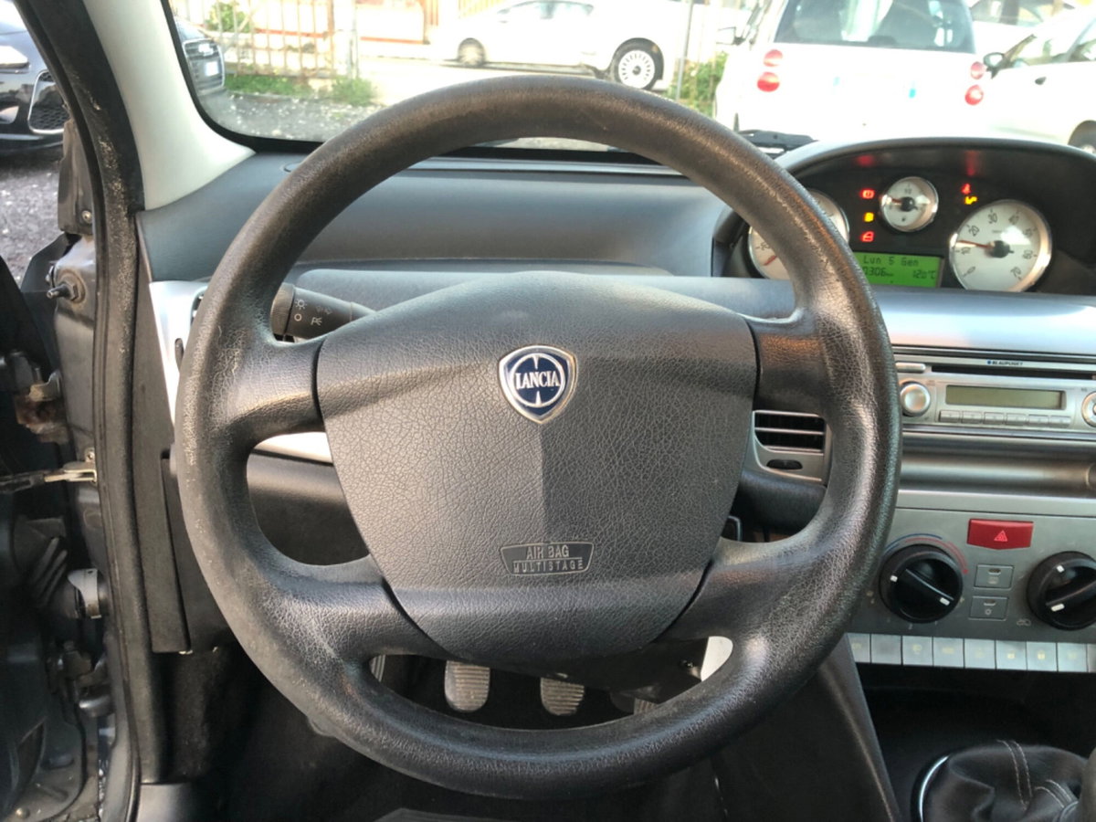 Lancia Ypsilon 1.2 Argento (9)