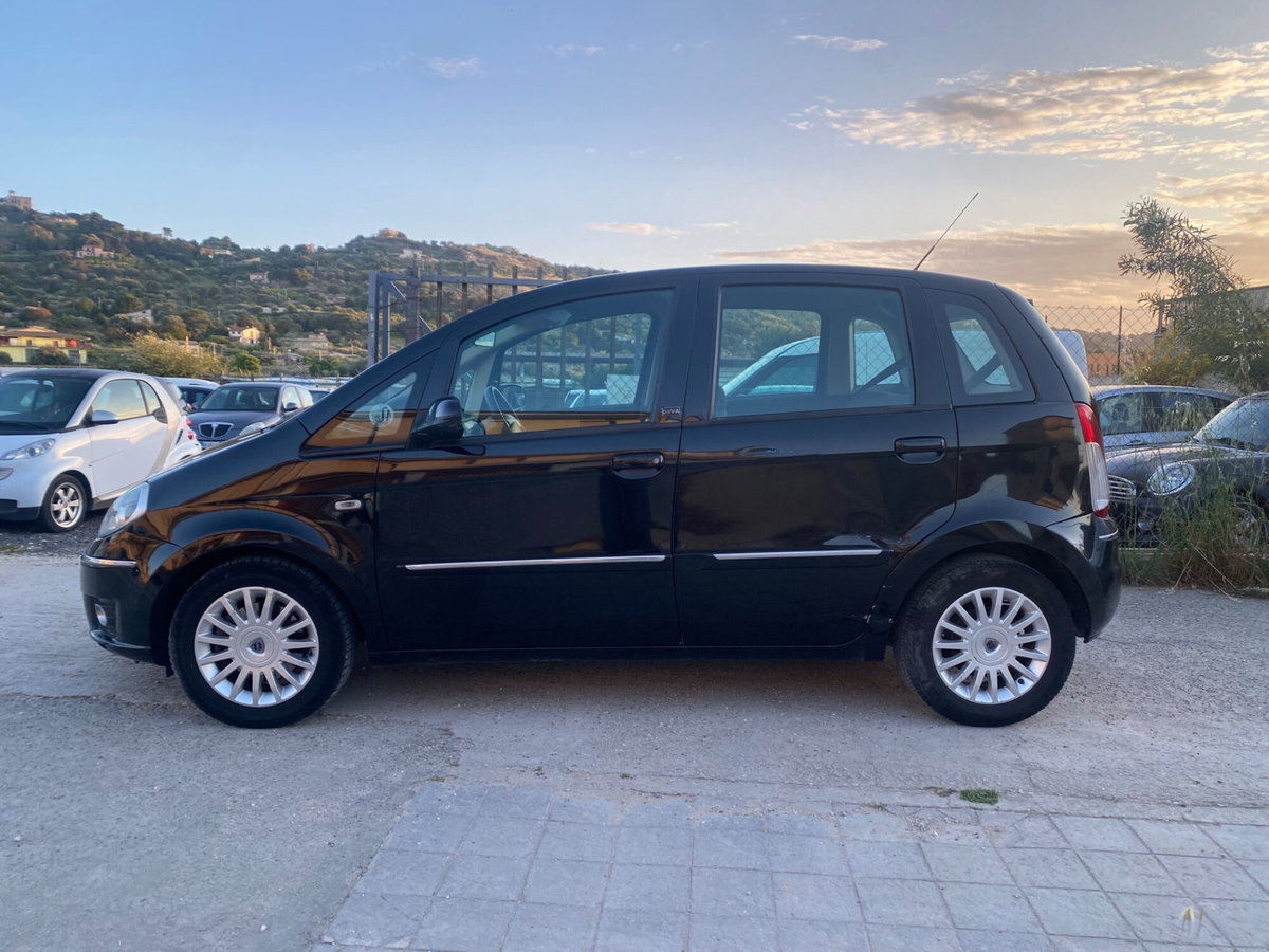 Lancia Musa 1.3 Mjt 95 CV DFN Diva (2)