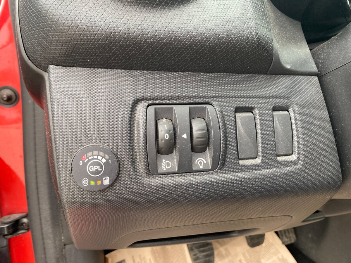 Renault Clio 1.2 75CV GPL 5 porte Live (10)