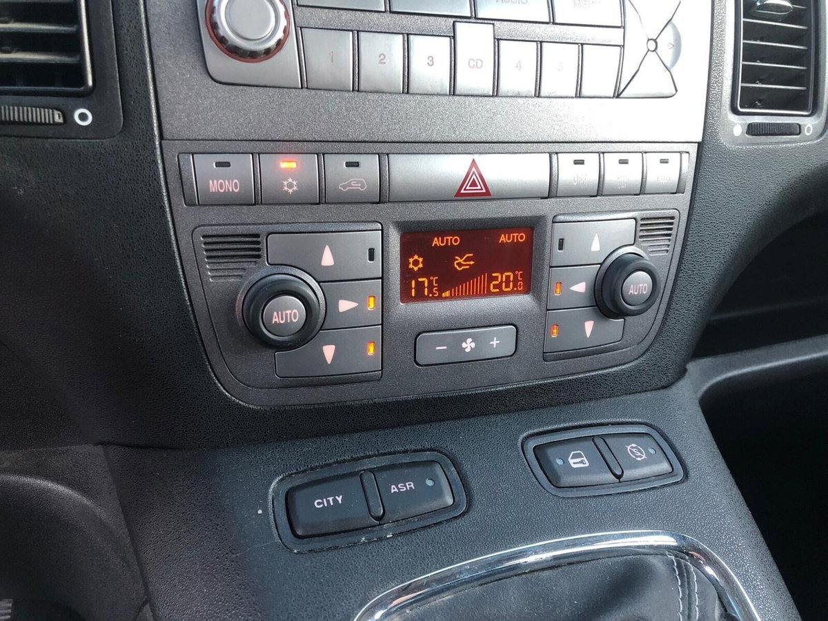 Lancia Musa 1.3 Mjt 95 CV Gold (14)