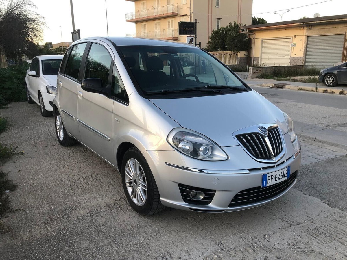 Lancia Musa 1.3 Mjt 95 CV Gold (6)