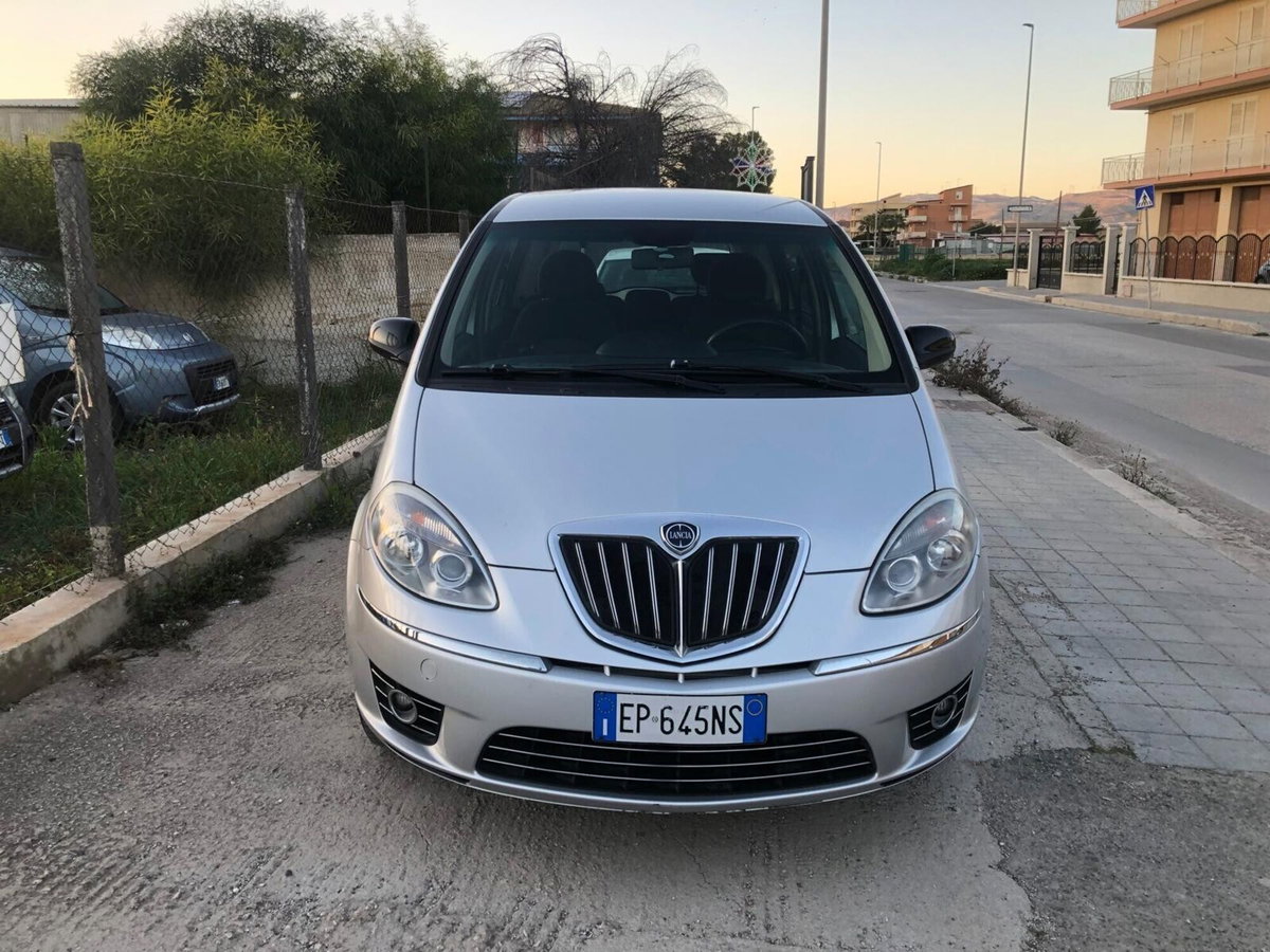 Lancia Musa 1.3 Mjt 95 CV Gold (7)