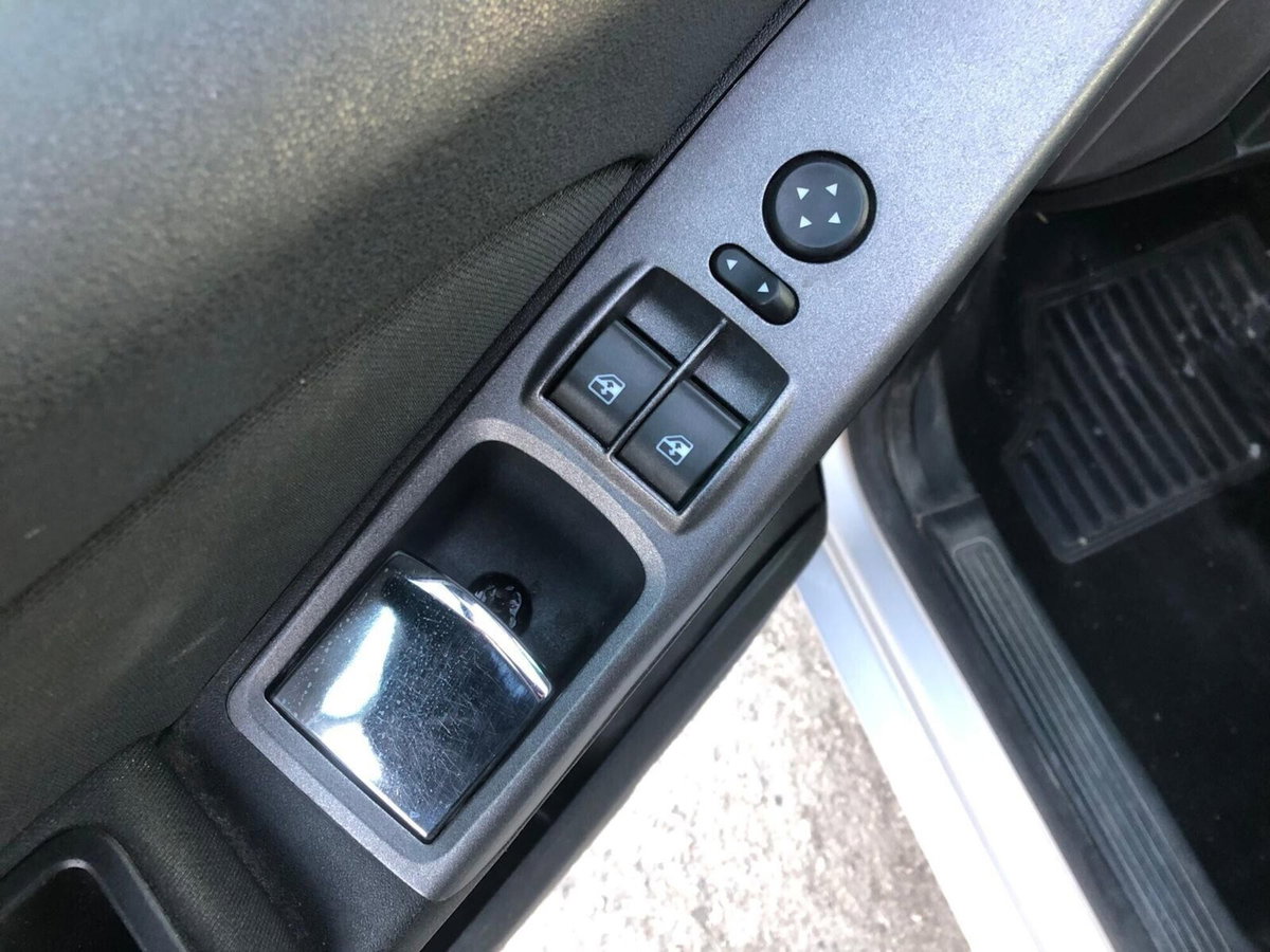 Lancia Musa 1.3 Mjt 95 CV Gold (9)