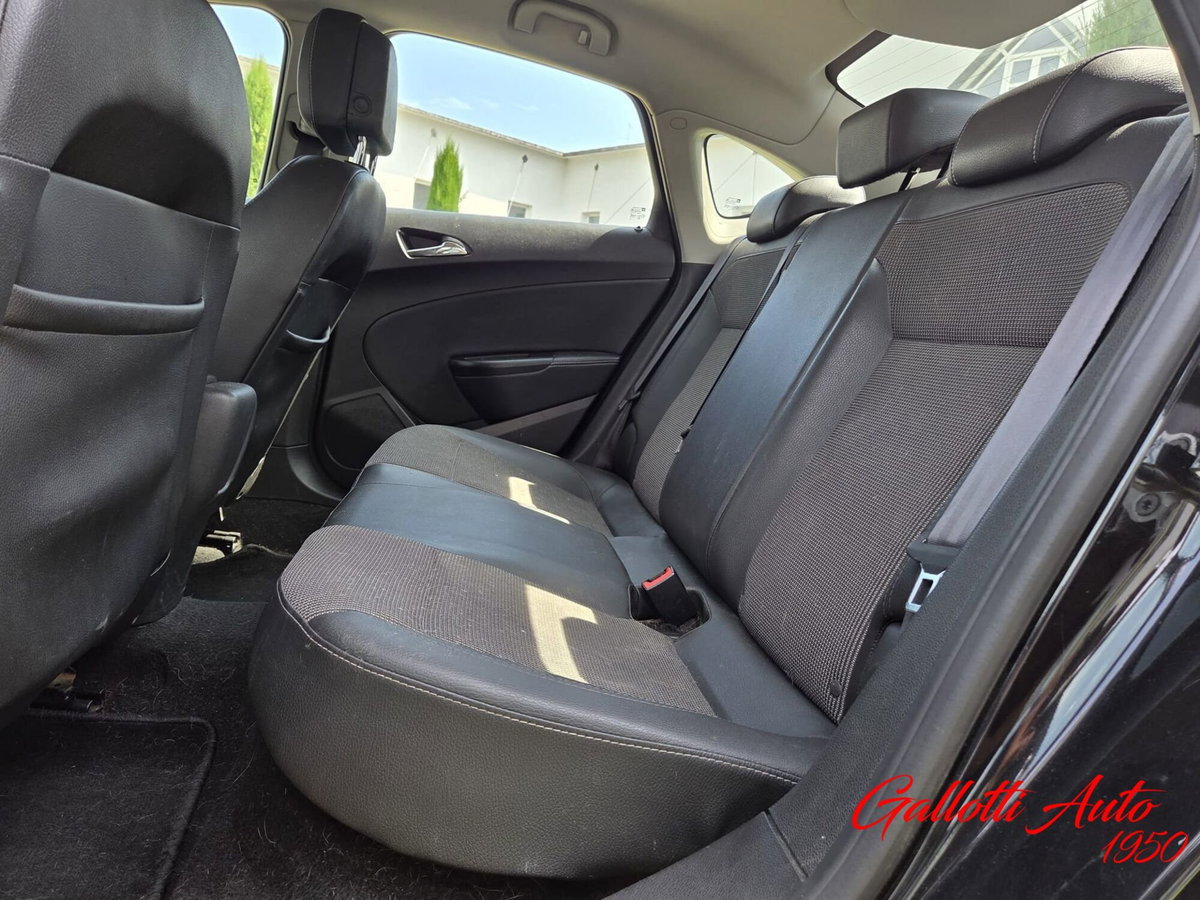 Opel Astra 1.4 Turbo 140CV 5 porte Cosmo (14)