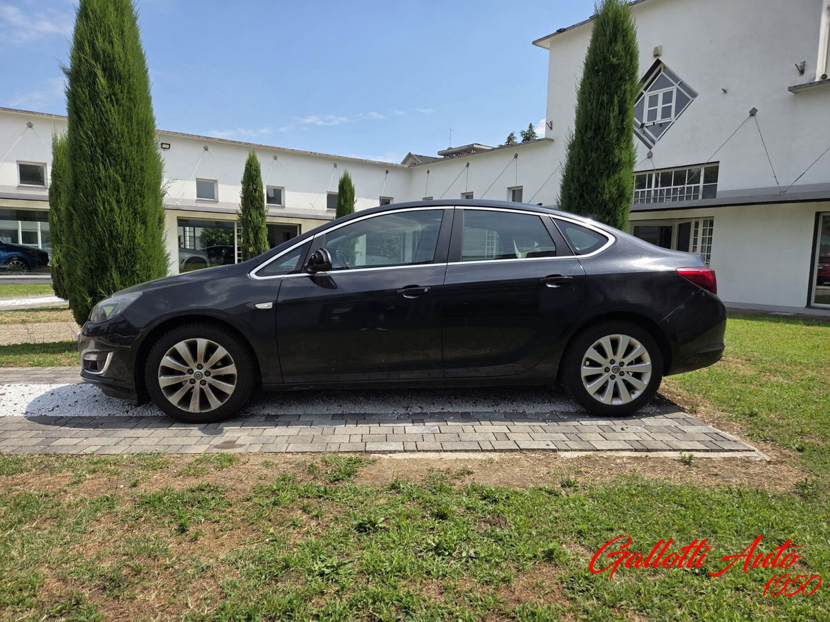 Opel Astra 1.4 Turbo 140CV 5 porte Cosmo (20)