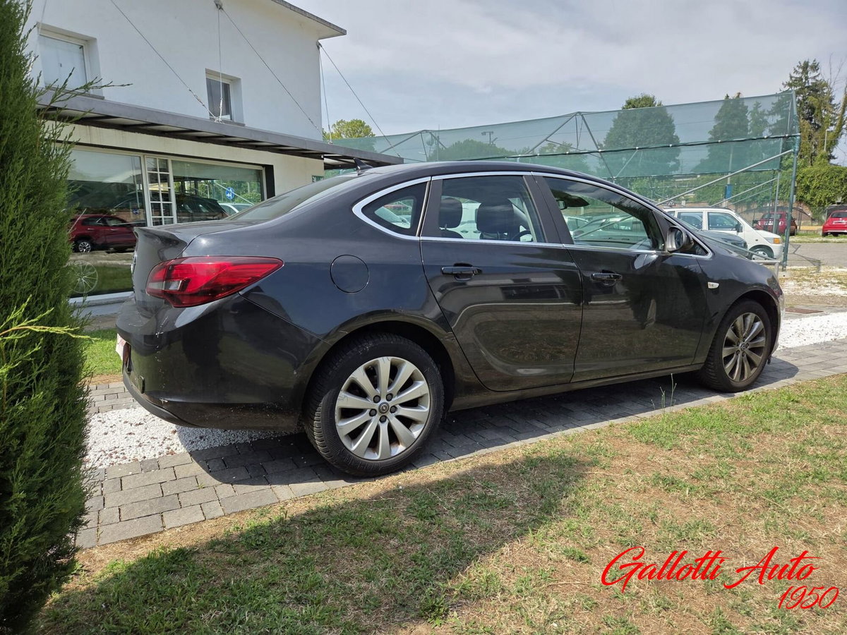 Opel Astra 1.4 Turbo 140CV 5 porte Cosmo (5)