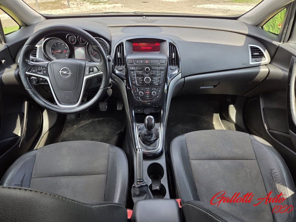Opel Astra 1.4 Turbo 140CV 5 porte Cosmo (8)