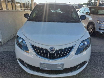 Lancia Ypsilon 1.0 FireFly 5 porte S&S Hybrid Ecochic Silver (2)