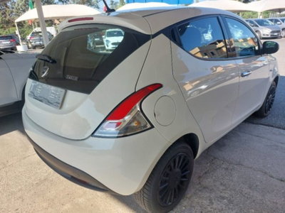 Lancia Ypsilon 1.0 FireFly 5 porte S&S Hybrid Ecochic Silver (4)