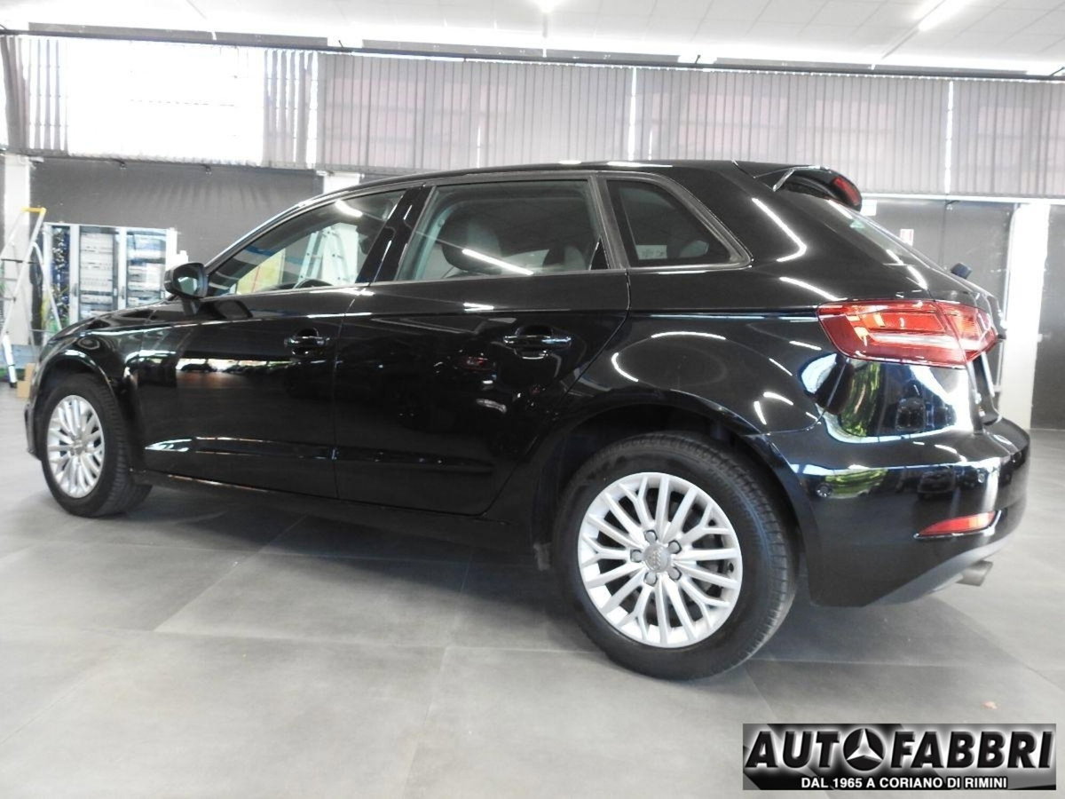 Audi A3 Sportback 1.6 TDI 116 CV S tronic (2)