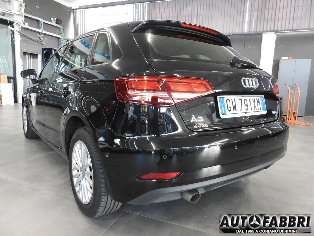 Audi A3 Sportback 1.6 TDI 116 CV S tronic (3)