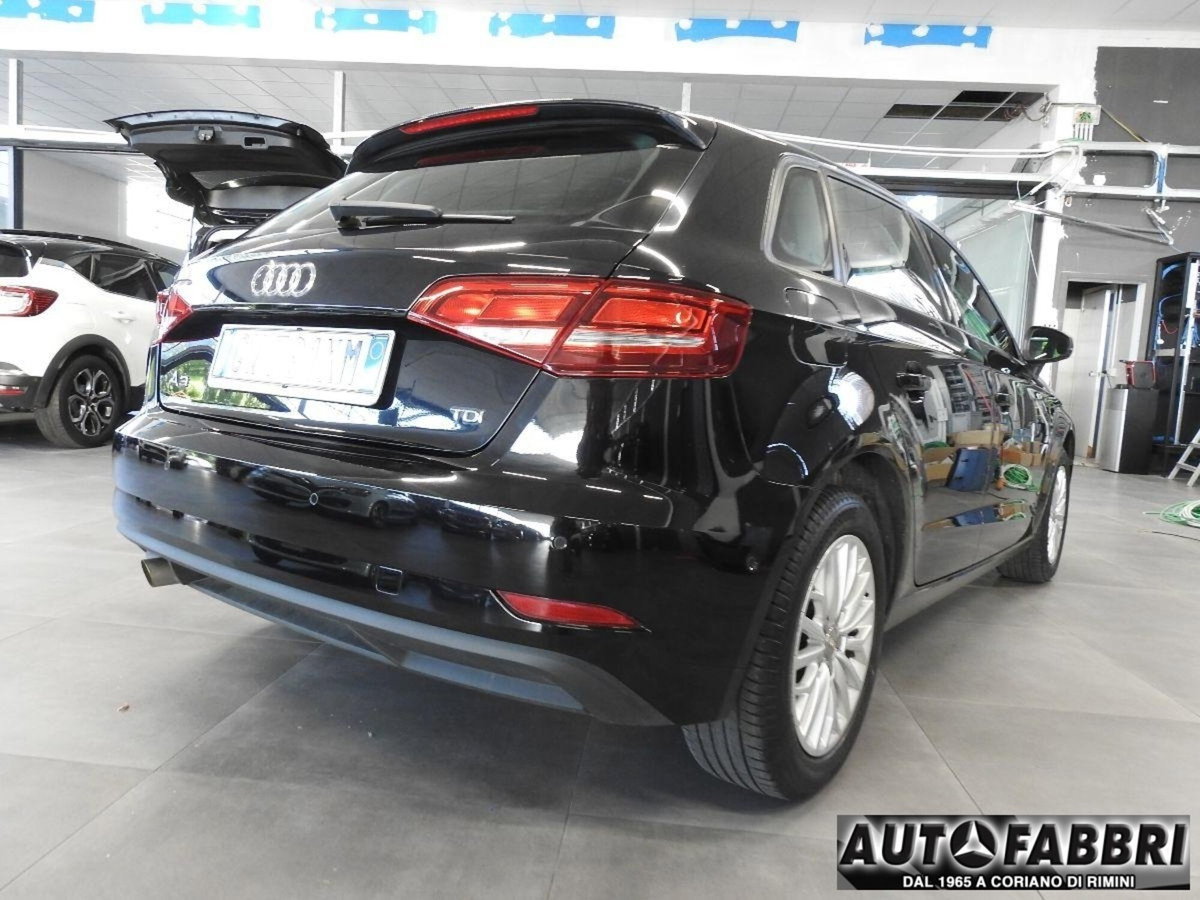 Audi A3 Sportback 1.6 TDI 116 CV S tronic (4)