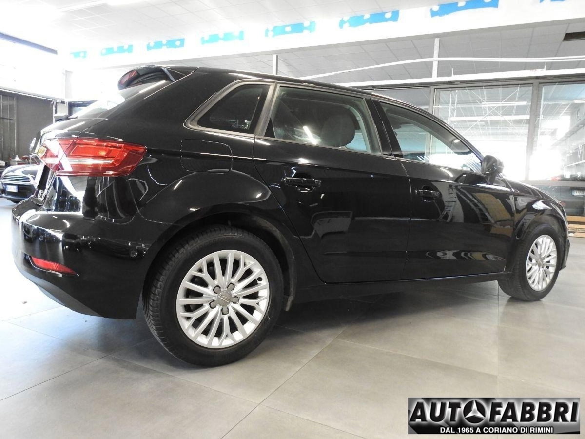 Audi A3 Sportback 1.6 TDI 116 CV S tronic (5)
