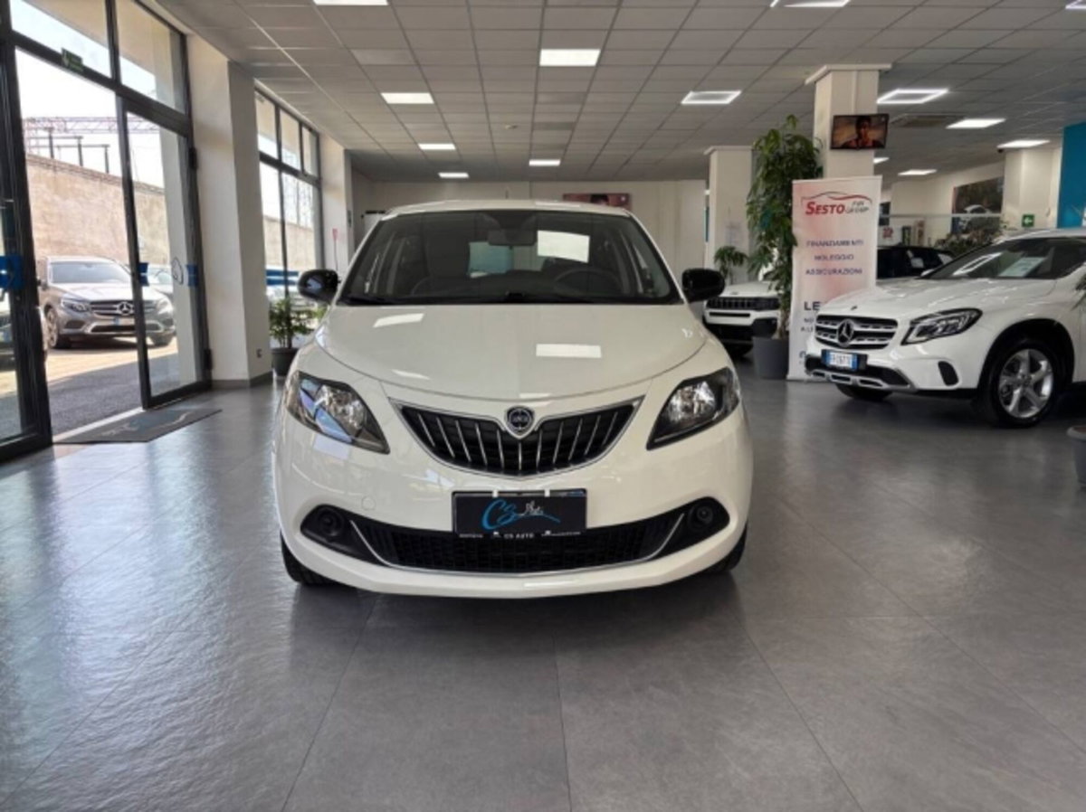 Lancia Ypsilon 1.0 FireFly 5 porte S&S Hybrid Ecochic UnYca (2)