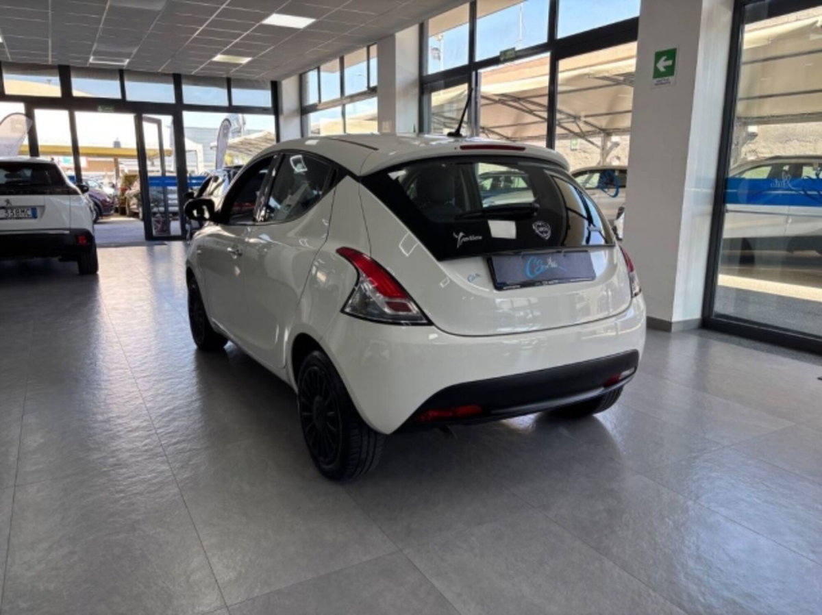 Lancia Ypsilon 1.0 FireFly 5 porte S&S Hybrid Ecochic UnYca (4)