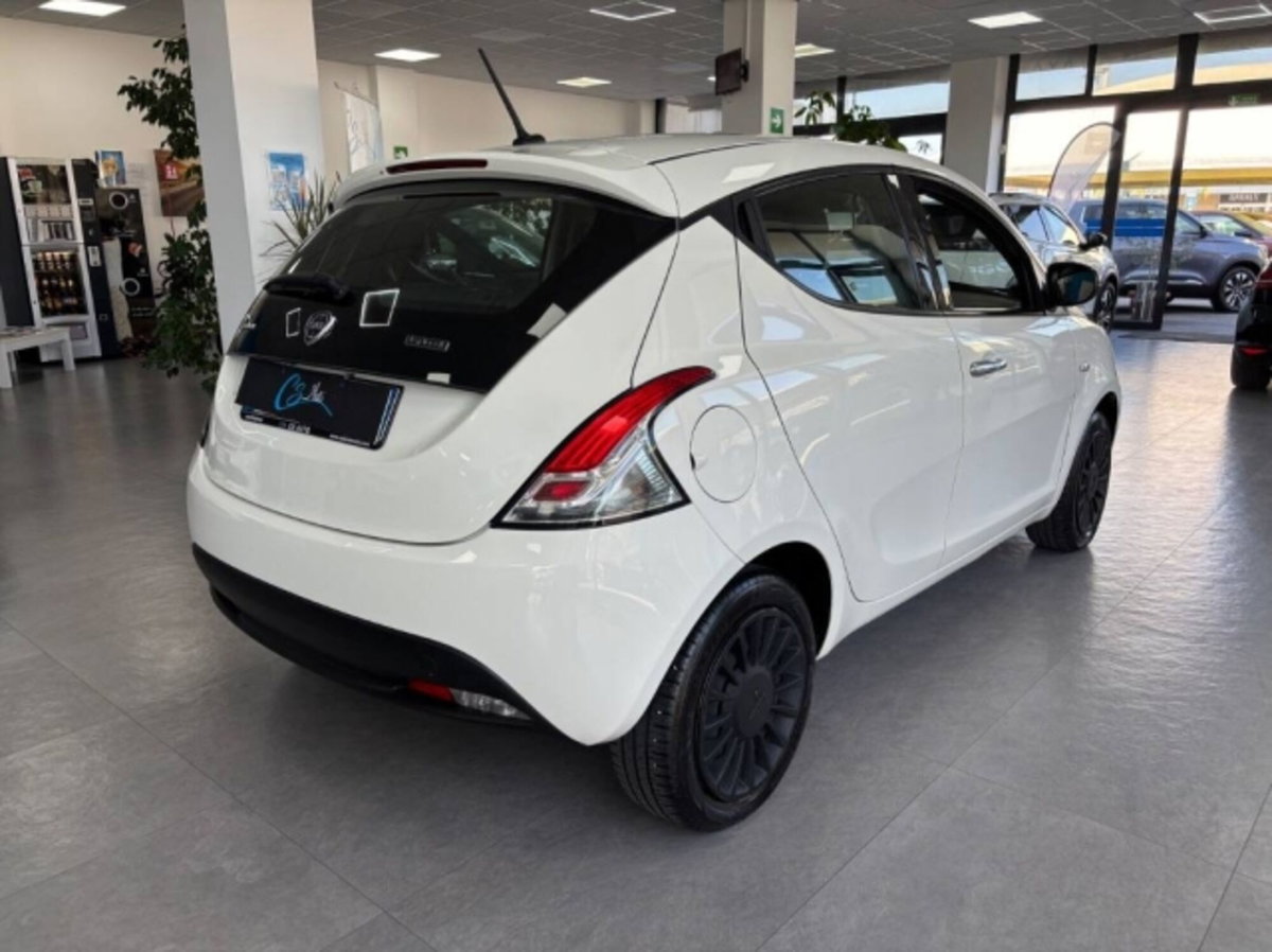 Lancia Ypsilon 1.0 FireFly 5 porte S&S Hybrid Ecochic UnYca (8)