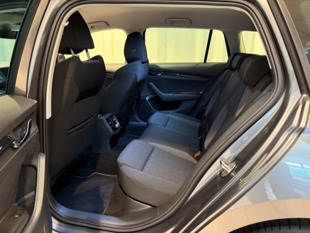 Skoda Octavia 2.0 TDI EVO SCR DSG Executive (5)