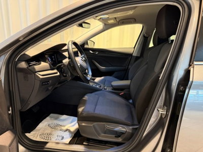 Skoda Octavia 2.0 tdi Executive 150cv dsg (4)