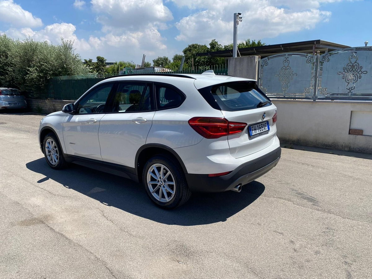 BMW X1 sDrive18d Business (4)
