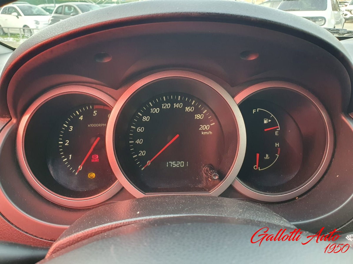 Suzuki Grand Vitara 1.9 DDiS 5 porte Crossover (12)