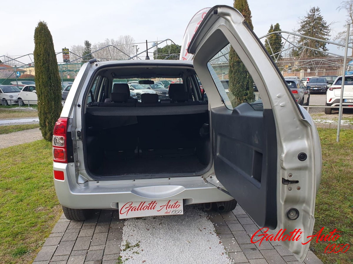 Suzuki Grand Vitara 1.9 DDiS 5 porte Crossover (15)