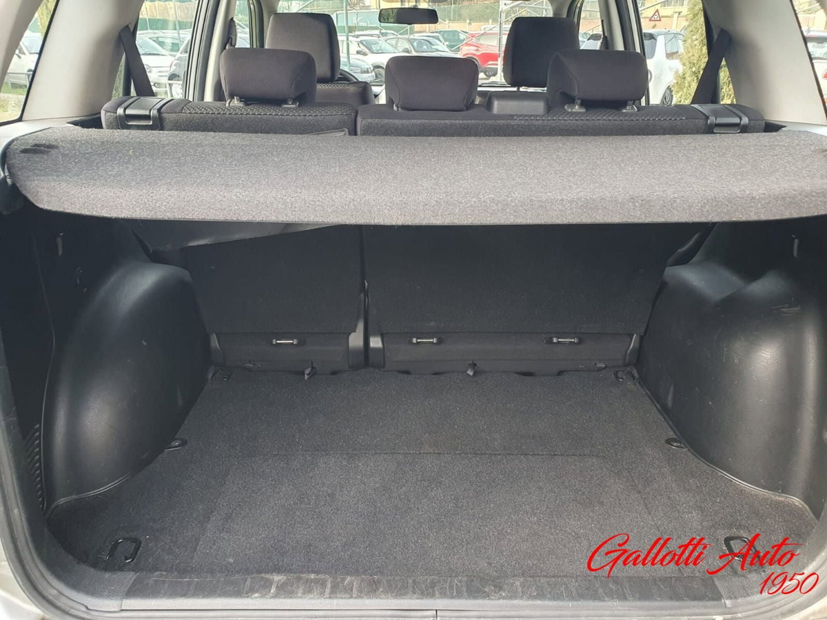 Suzuki Grand Vitara 1.9 DDiS 5 porte Crossover (16)