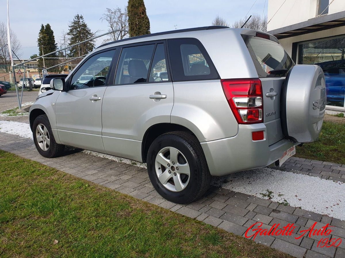 Suzuki Grand Vitara 1.9 DDiS 5 porte Crossover (7)