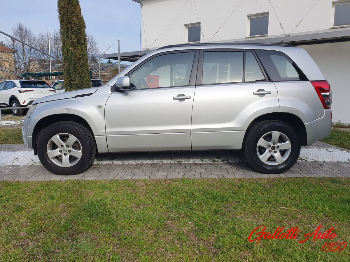 Suzuki Grand Vitara 1.9 DDiS 5 porte Crossover (8)