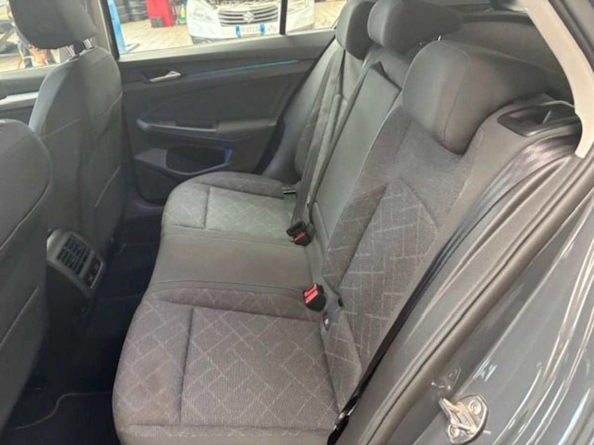 Volkswagen Golf 2.0 TDI SCR Life (11)