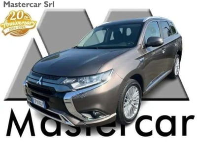 Mitsubishi Outlander 2.4 MIVEC 4WD PHEV Instyle SDA usata